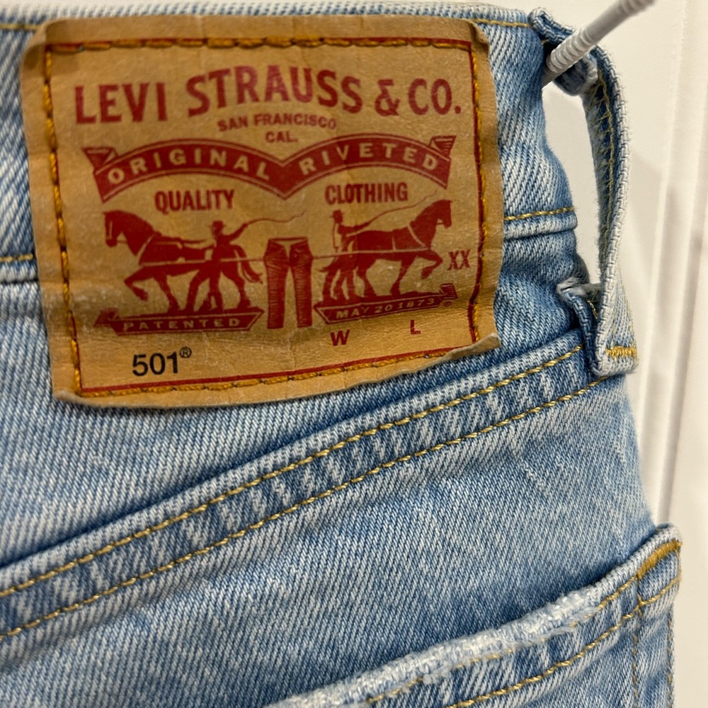 Women’s Levi’s 501 jeans size 25